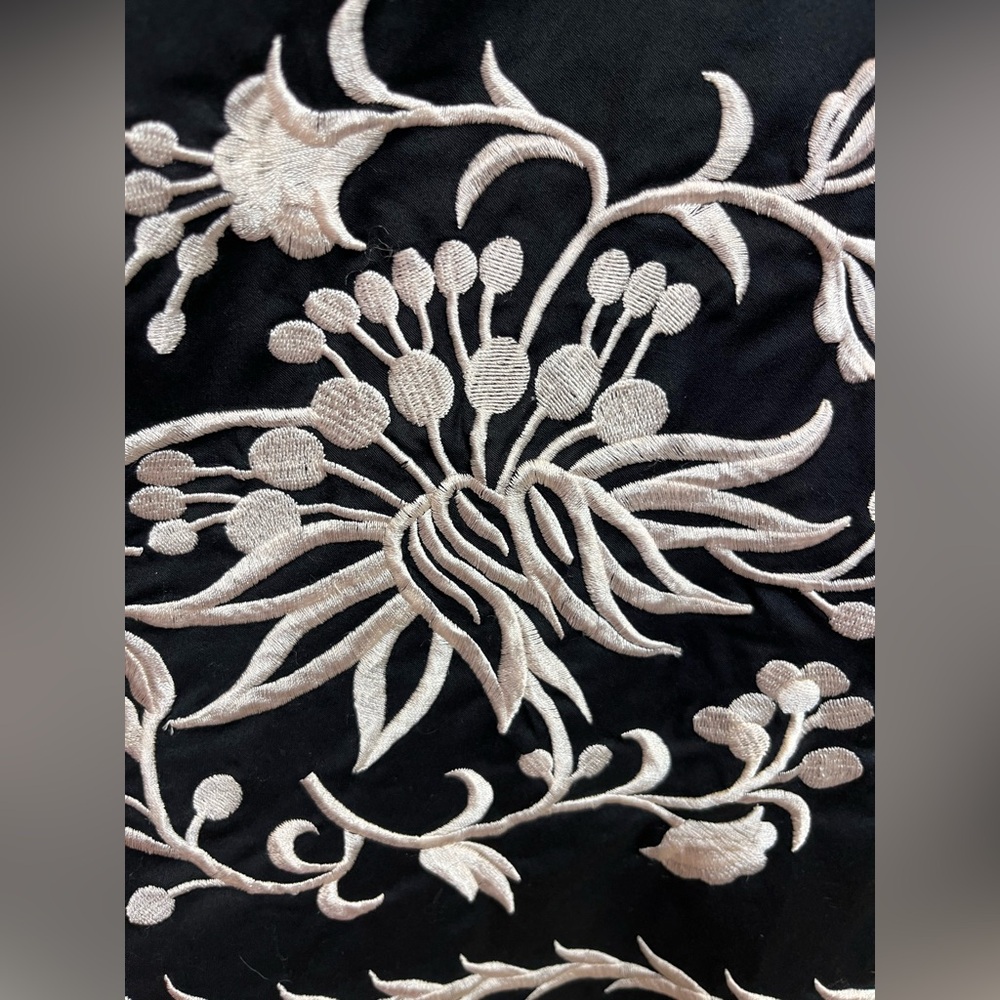 White House Black Market Black Floral Embroidered A-Line Skirt Size 8 - Picture 7 of 8